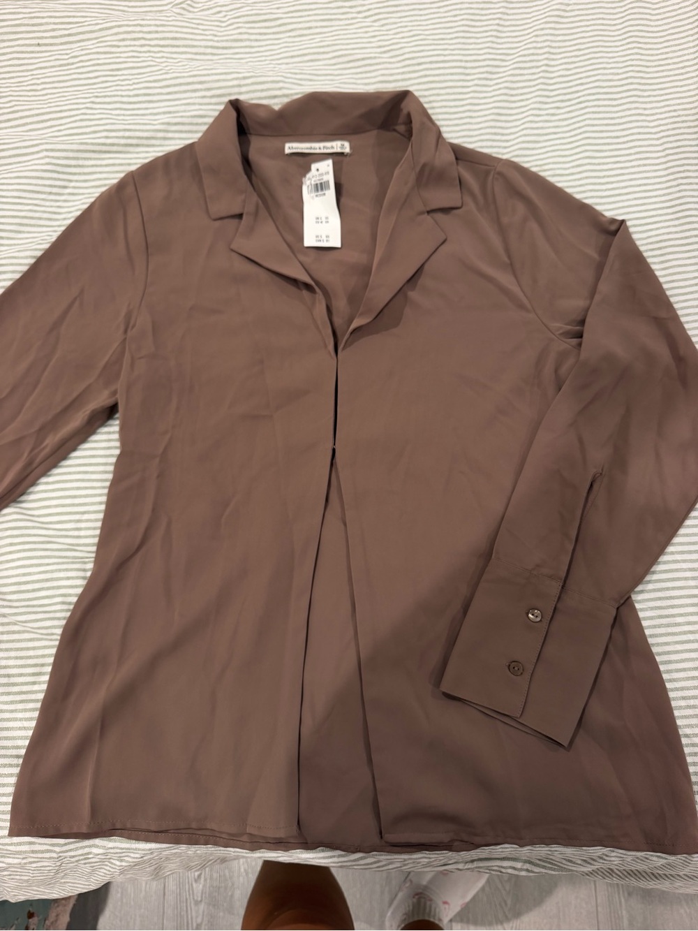 Abercrombie & Fitch Long Sleeve Blouse in Brown Size Medium NWT